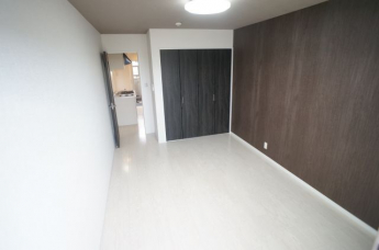 片面はオシャレなデザインクロスです。