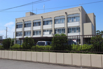 加美警察署まで585m