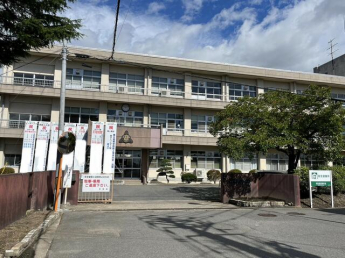 宮城県中新田高校まで658m