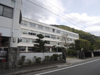 愛媛県立八幡浜高校まで566m