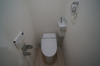 ウォシュレットのスイッチは壁掛けタイプ
参考、同建物・同間取りの号室