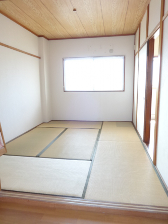 明るい和室６帖！