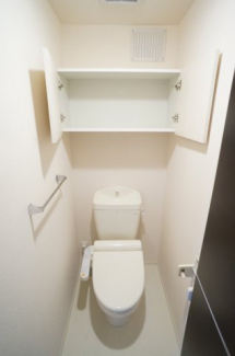 清潔感のあるトイレです♪
参考、同建物・類似間取りの号室