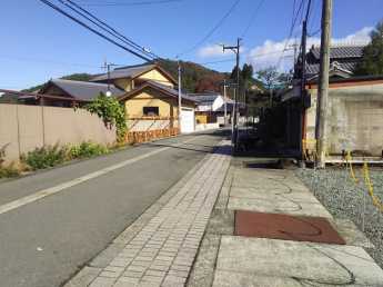 【前面道路含む現地写真】