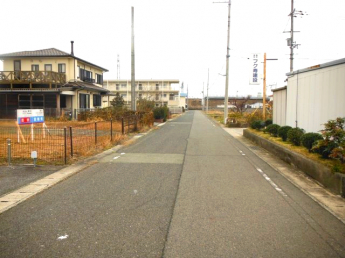 【前面道路含む現地写真】