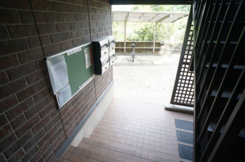 参考、同建物・反転間取りの号室