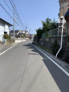 西側前面道路