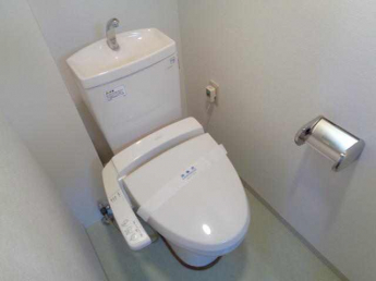 温水洗浄便座付きのトイレ。