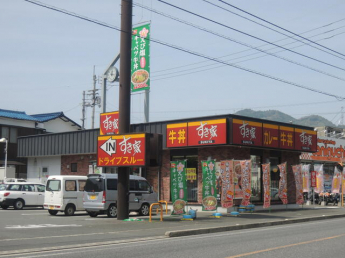 すき家３７８号八幡浜店まで371m