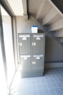 宅配BOXが各棟入り口についています