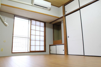 ７帖洋室　エアコン１台付き　照明器具あり
