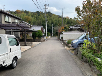 【前面道路含む現地写真】