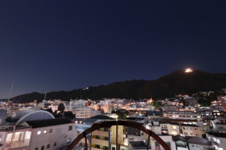 9階からの夜景はキレイですよ。