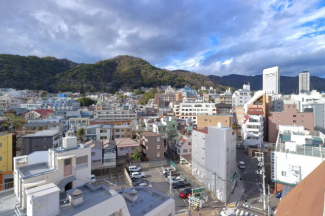 バルコニーからは六甲山を眺めることができます。