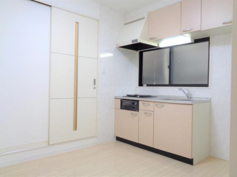 キッチンにシステムキッチン仕様です。