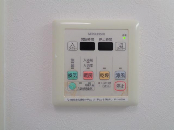 お風呂には浴室乾燥機付きです