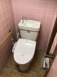 ウォシュレット付きのトイレです。