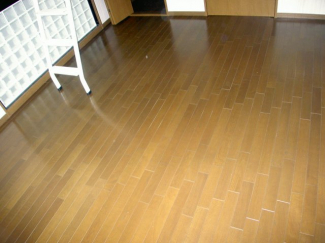 フローリング（クッション入りなので防音以外にも足の負担もソフトです。）