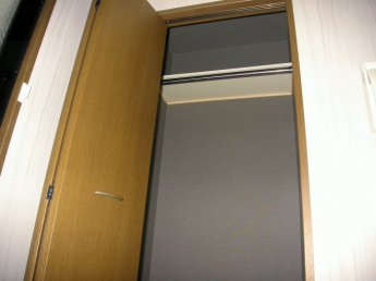 天井高くロフト下にうれしいクローゼット