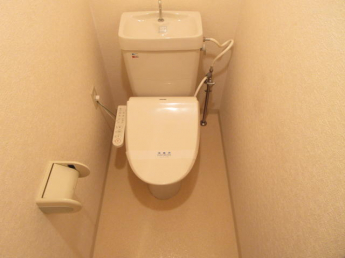 温水洗浄便座付のトイレ