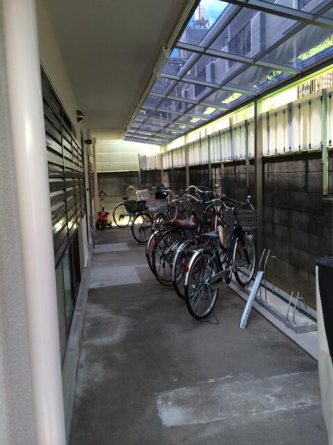 屋根付き自転車置き場　２台／戸