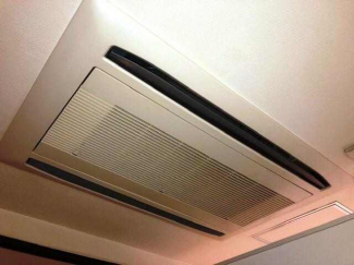 天井埋め込み型業務用エアコン（２台）あります