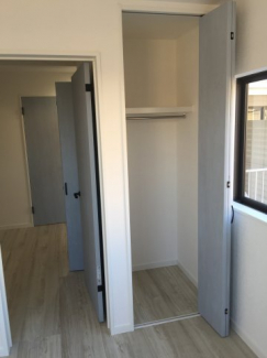 高さのあるクローゼットは丈の長いものも収納可♪