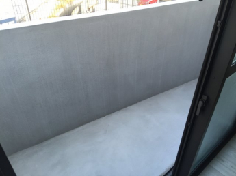 【バルコニー】