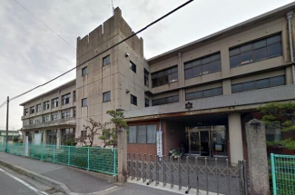 彦根市立稲枝東小学校まで885m