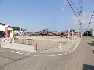 ～ピュアタウン新居浜土橋４号地～　前面道路を含む写真