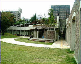 吹田市立江坂図書館まで1028m