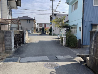 【前面道路含む現地写真】