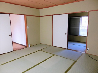 ★こちらの和室は8畳と3畳に分かれています。