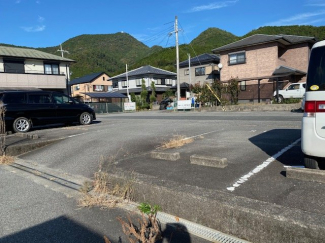 西側道路から入口