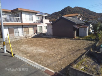 南西側より／更地、建築条件なしです。