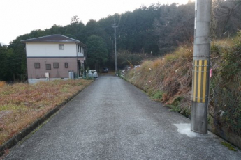 【前面道路含む現地写真】