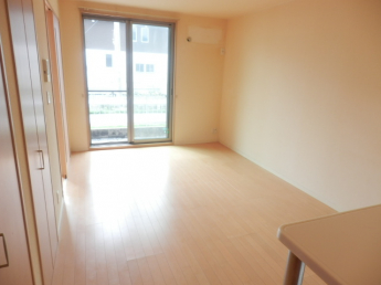 明るいリビングですよ