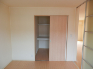 引戸の収納なので物を置くと気にも助かります