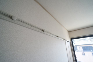 服などをかけられるフックバー付き
参考、同建物・反転間取りの号室