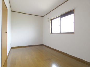 明るく子供部屋に丁度いいですよ☆