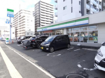 ファミリーマート二十人町店まで50m