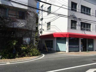 東側セブン前曲がり角