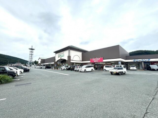 フジ西予店まで3012m