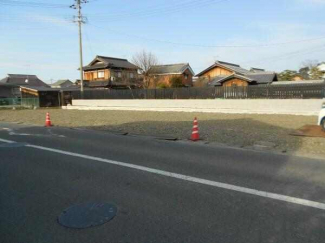 外観（前面道路より）