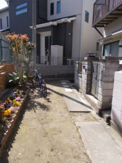 路地の奥に家があります♪