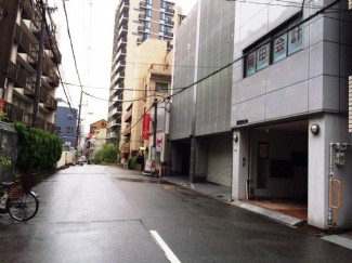 前面道路も広々（幅員約８ｍ）