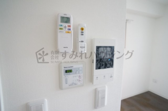 参考、同建物・同間取りの号室（壁紙や床の色味は異なります）