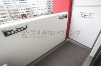 参考、同建物・同間取りの号室（壁紙や床の色味は異なります）