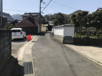 【前面道路含む現地写真】