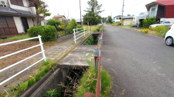 【前面道路含む現地写真】